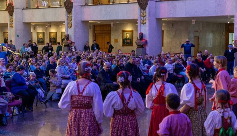 Благотворительная рождественская елка ждет особенных детей