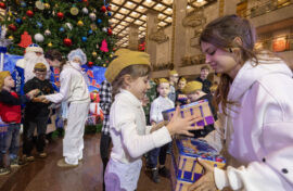 «Елку Победы» посетили около 10 тысяч детей