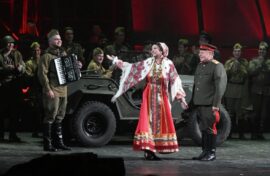 Артисты отмечают профессиональный праздник