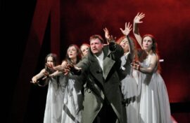 Театры России распахнут двери