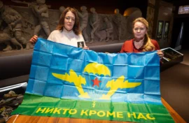 Десантники сделали подарок Музею Победы