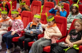 Школьники познакомились с искусством росписи фарфора