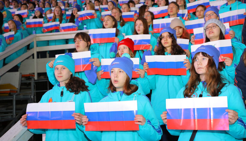 Дети рассказали о героях страны