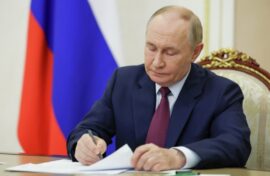 Советскому лётчику присвоено звание Героя России