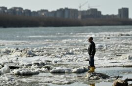 Россиянам напомнили об осторожности на льду