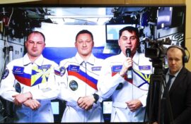 Россияне получили поздравление с орбиты