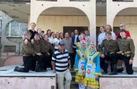 Легендарный пулеметчик принимает поздравления