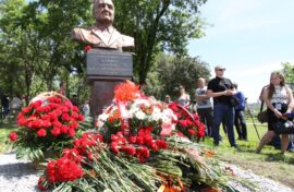 В Донецке почтили память Героя