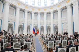 Президент встретился с выпускниками программы «Время героев»