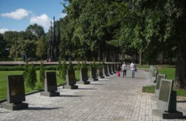 Монумент защитникам Отечества открыли во Пскове