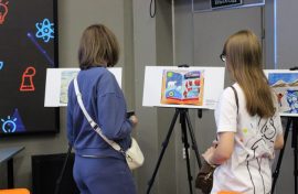 Первые представили картины на борту ледокола