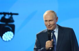 Президент пожелал молодежи успехов в самореализации