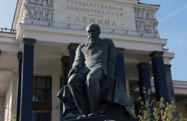 Молодежь почитает «Войну и мир»