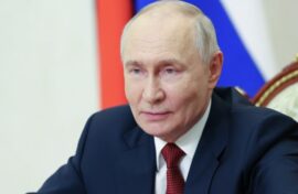 Владимир Путин поздравил волонтеров-медиков