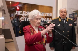 Участница Курской битвы принимает поздравления