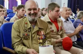 Юнармейцы провели парад для военного летчика