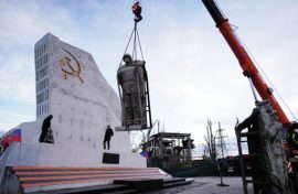 Молодежь восстанавливает мемориалы героям