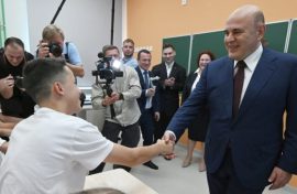 Михаил Мишустин поощрит школьника