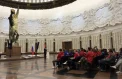 Молодые патриоты из Китая почтили память бойцов в Музее Победы