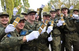 Выпускникам вуза вручили погоны