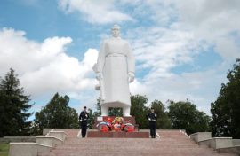 Двигатель самолета поможет установить историю героев