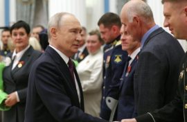 Лидер России поблагодарил педагогов, воспитавших героев